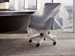 Chaises dans du papier bulle